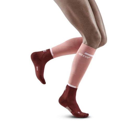 Lower legs of model in knee-high CEP The Run 4.0 compression tights in rose/dark red.