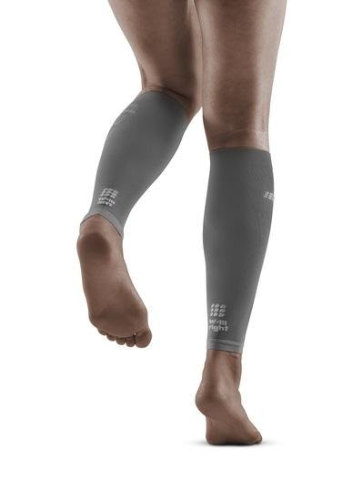 Lower legs of model in CEP Ultralight compression calf sleeves in grey.